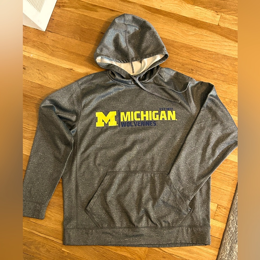 Men’s medium J2 University of MI hoodie sweatshirt. Smoke free home.